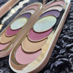 Elegant Eyeshadow Palette with Pink and Purple Shades